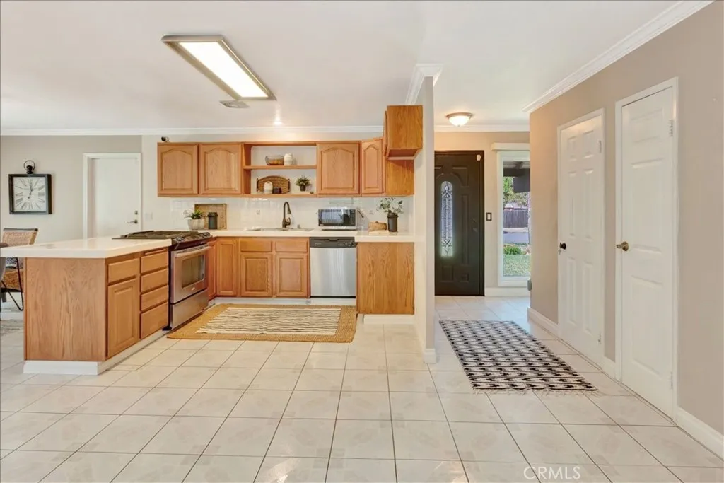 17242 Medallion, Tustin, California 92780 — photo 5