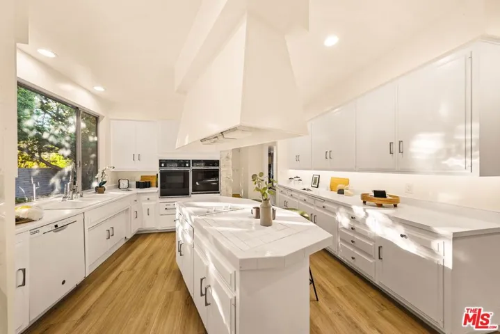 16375 Sloan Drive, Los Angeles, California 90049
