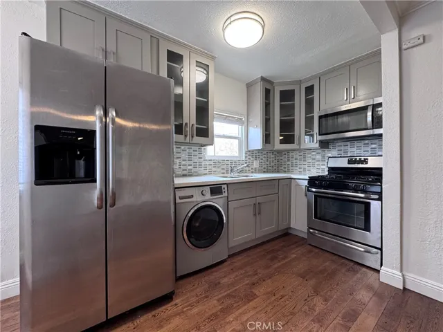 1325 Douglas Street, Los Angeles, California 90026