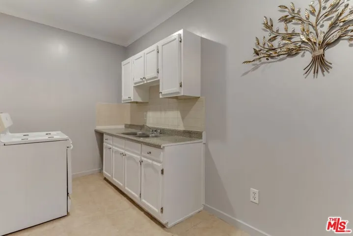 730 S Catalina Street, Los Angeles, California 90005
