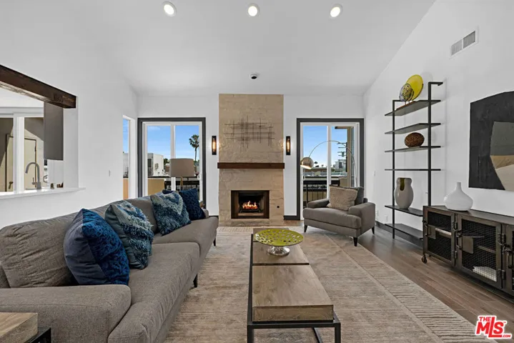 Living Room / Fireplace lit AI