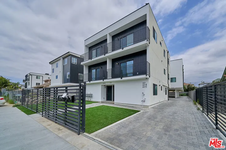601 W 41st Place, Los Angeles, California 90037