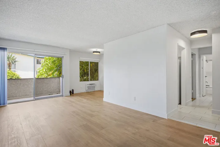 1352 S Carmelina Avenue 102, Los Angeles, California 90025