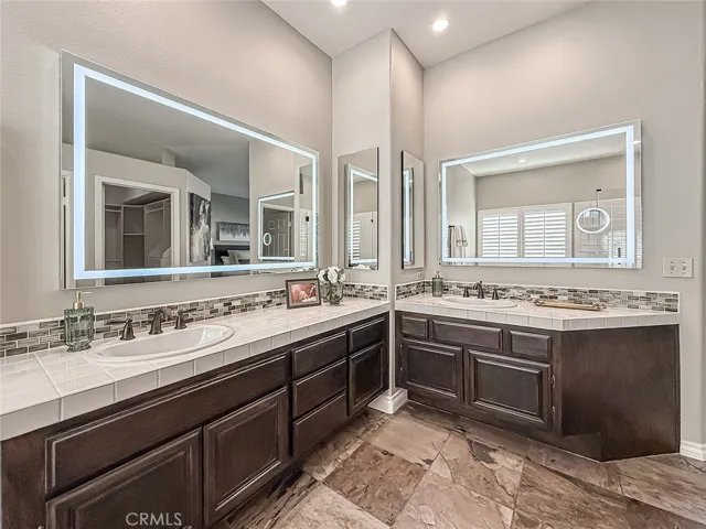549 Myrtle Court, Oak Park, California 91377