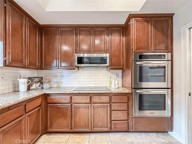 549 Myrtle Court, Oak Park, California 91377