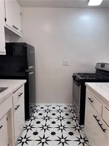 4581 Finley 4, Los Angeles, California 90027
