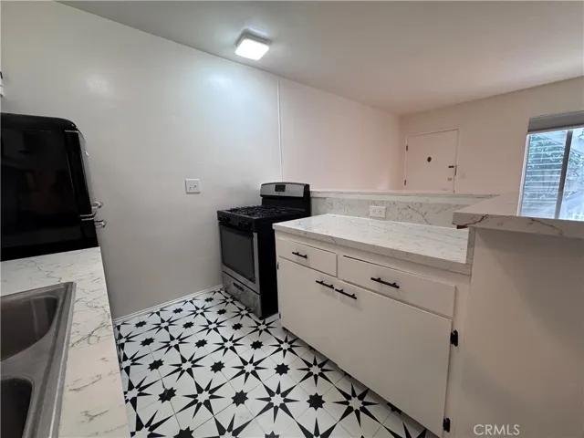 4581 Finley 4, Los Angeles, California 90027