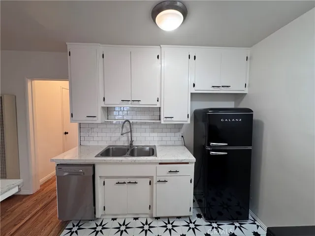 4581 Finley 4, Los Angeles, California 90027