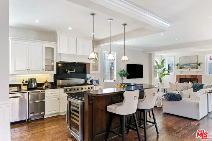 328 9th Street, Manhattan Beach, California 90266