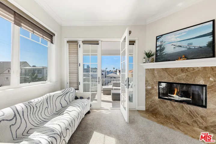 328 9th Street, Manhattan Beach, California 90266