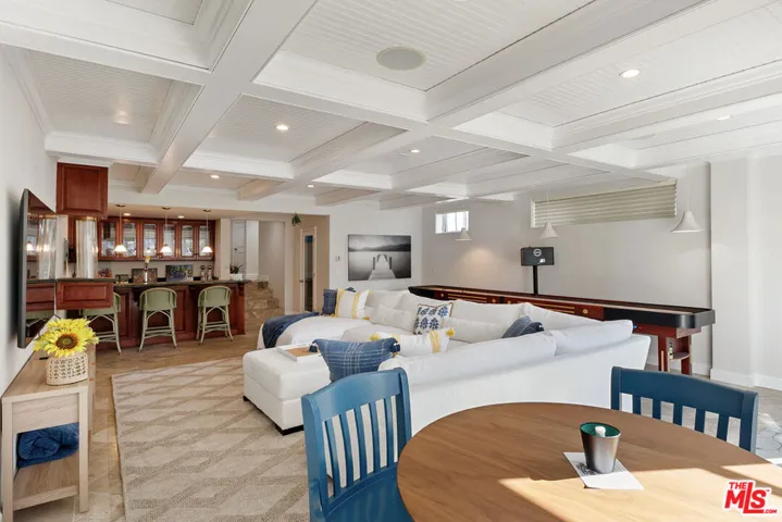 328 9th Street, Manhattan Beach, California 90266