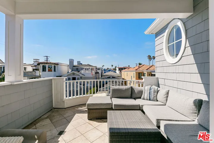 328 9th Street, Manhattan Beach, California 90266