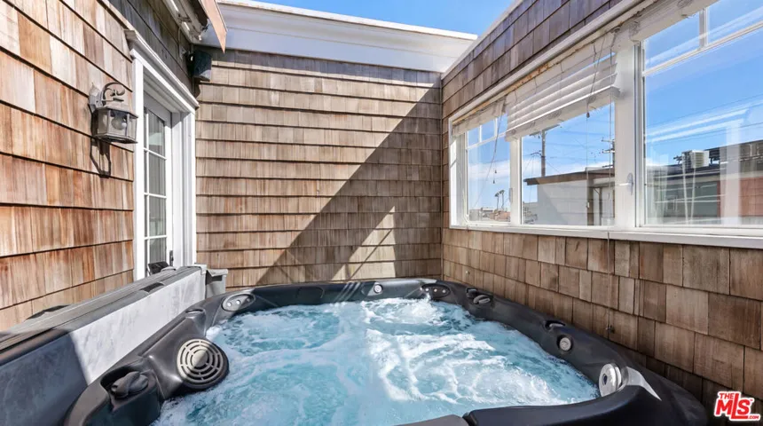 328 9th Street, Manhattan Beach, California 90266