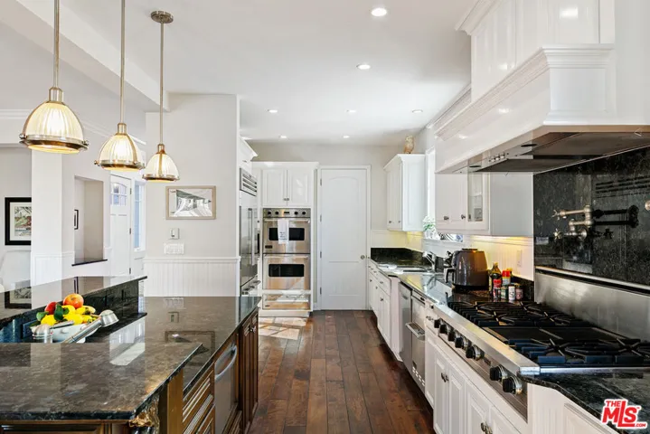 328 9th Street, Manhattan Beach, California 90266