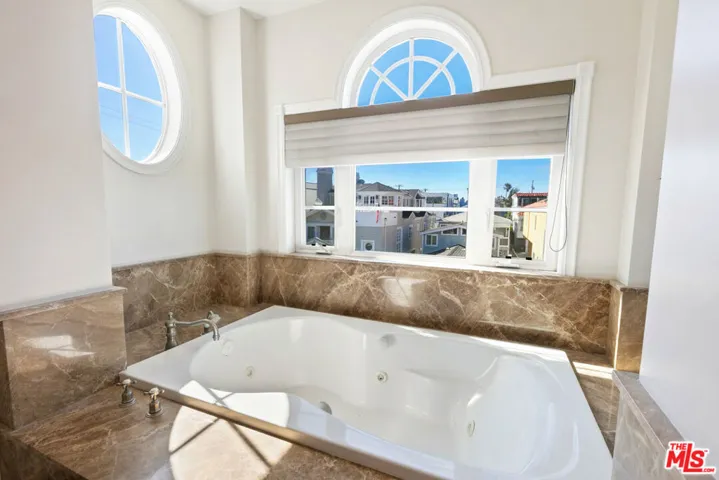 328 9th Street, Manhattan Beach, California 90266