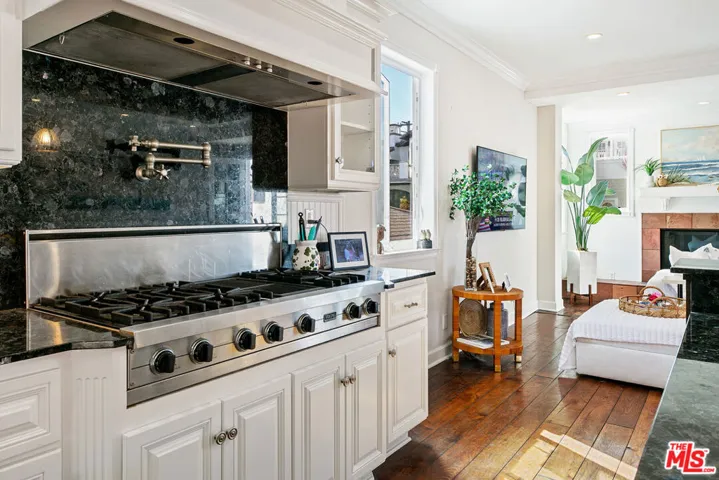 328 9th Street, Manhattan Beach, California 90266