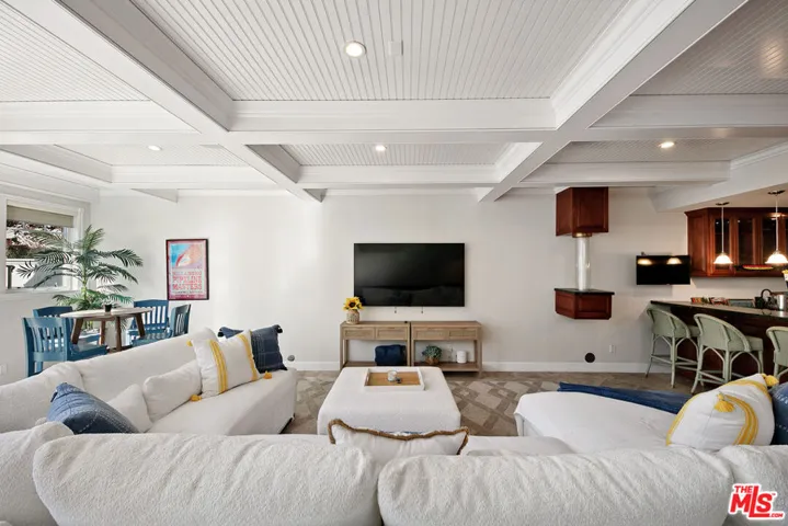 328 9th Street, Manhattan Beach, California 90266