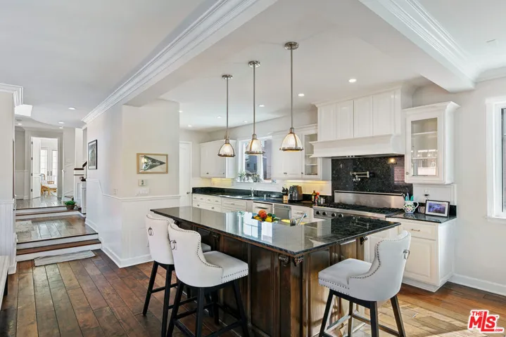328 9th Street, Manhattan Beach, California 90266