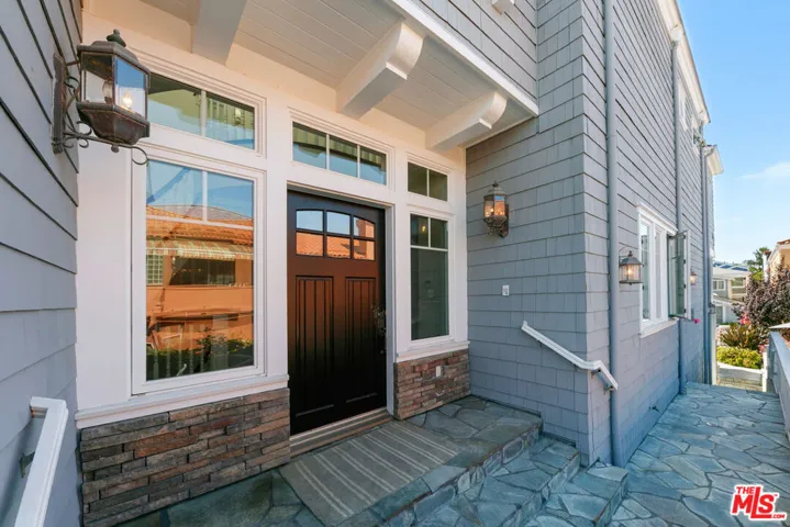 328 9th Street, Manhattan Beach, California 90266