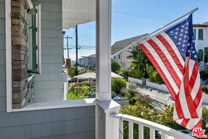 328 9th Street, Manhattan Beach, California 90266