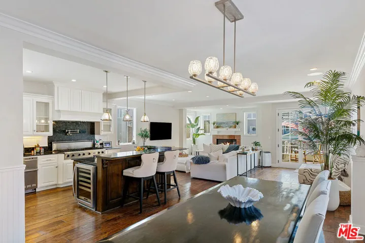 328 9th Street, Manhattan Beach, California 90266