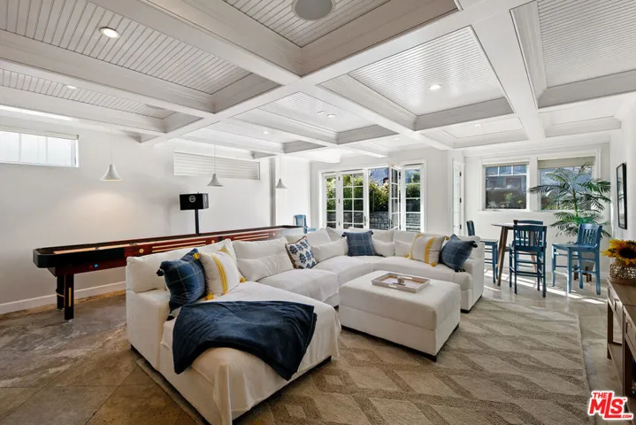 328 9th Street, Manhattan Beach, California 90266