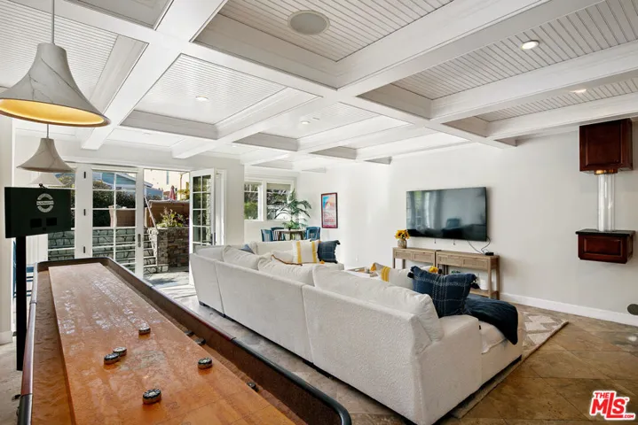 328 9th Street, Manhattan Beach, California 90266