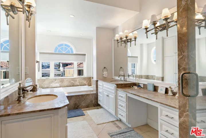 328 9th Street, Manhattan Beach, California 90266