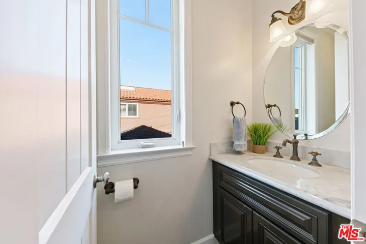 328 9th Street, Manhattan Beach, California 90266