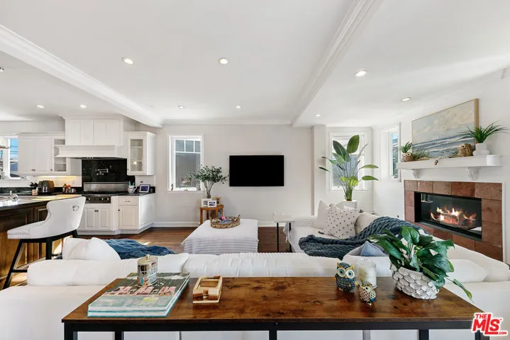 328 9th Street, Manhattan Beach, California 90266