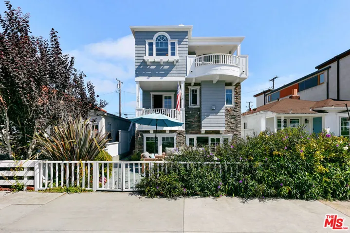 328 9th Street, Manhattan Beach, California 90266