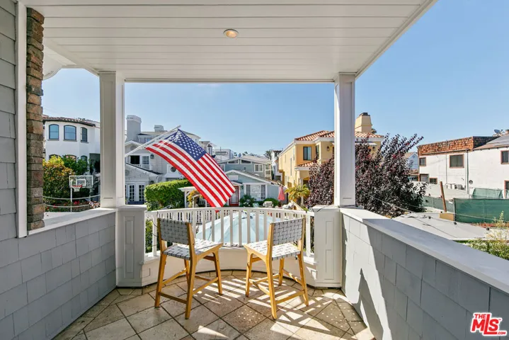 328 9th Street, Manhattan Beach, California 90266
