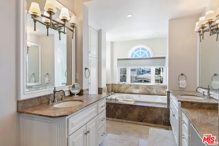 328 9th Street, Manhattan Beach, California 90266