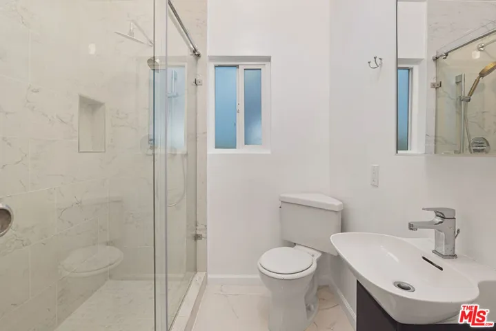 806 Navy Street, Santa Monica, California 90405