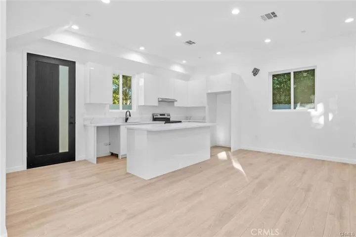 6846 Cedros Avenue, Van Nuys, California 91405