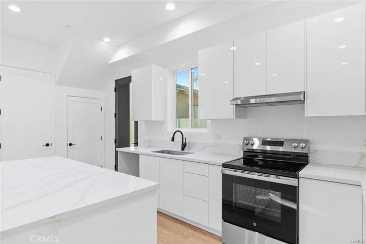 6846 Cedros Avenue, Van Nuys, California 91405
