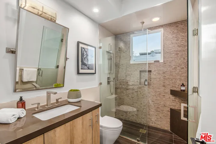 930 N Tigertail Road, Los Angeles, California 90049