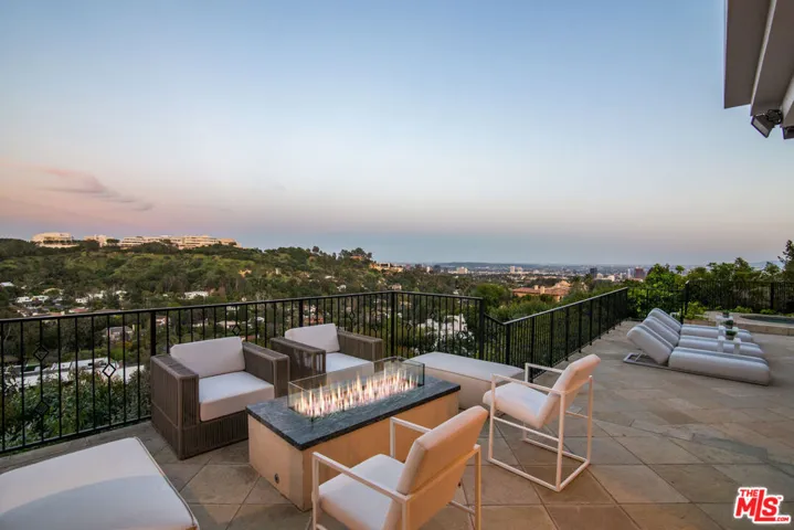 930 N Tigertail Road, Los Angeles, California 90049