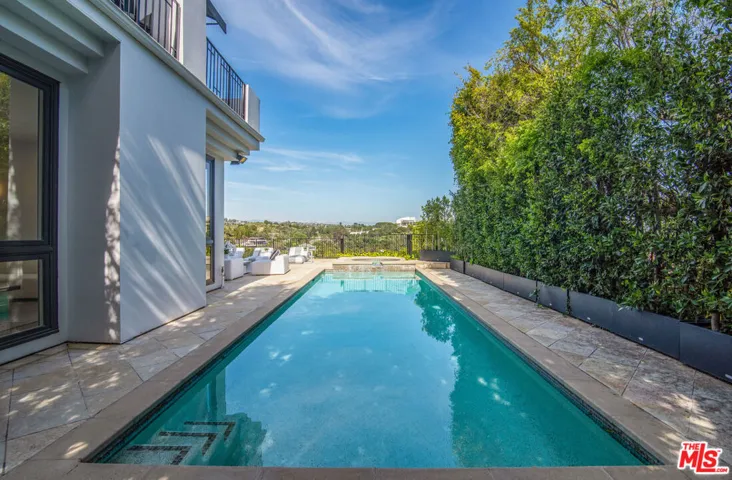 930 N Tigertail Road, Los Angeles, California 90049