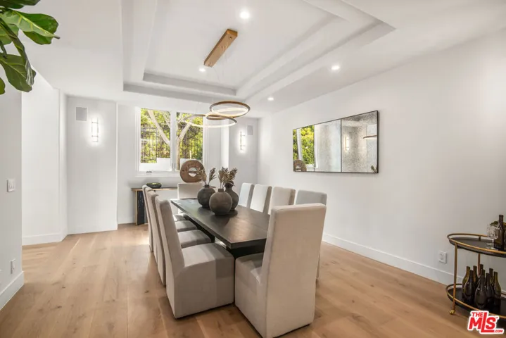 930 N Tigertail Road, Los Angeles, California 90049