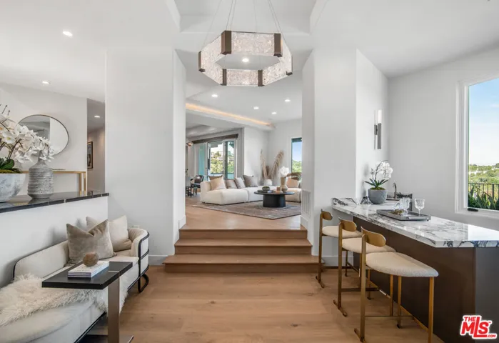 930 N Tigertail Road, Los Angeles, California 90049