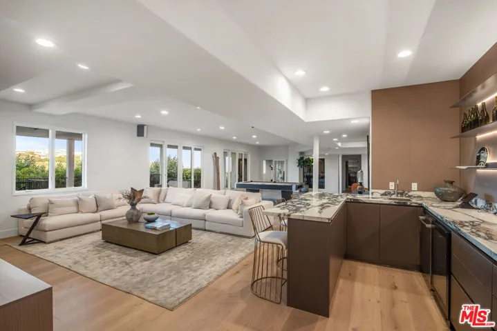 930 N Tigertail Road, Los Angeles, California 90049