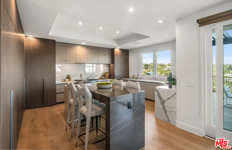 930 N Tigertail Road, Los Angeles, California 90049