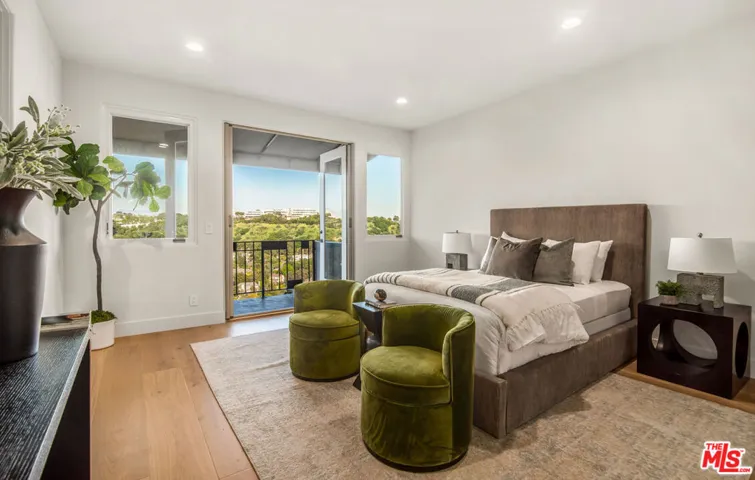 930 N Tigertail Road, Los Angeles, California 90049