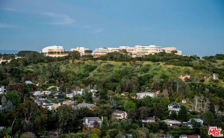 930 N Tigertail Road, Los Angeles, California 90049
