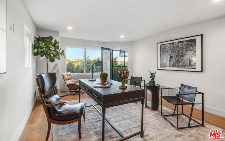 930 N Tigertail Road, Los Angeles, California 90049