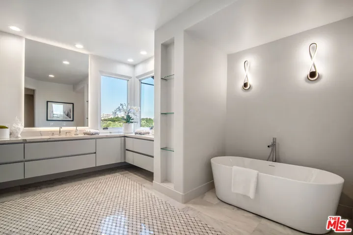 930 N Tigertail Road, Los Angeles, California 90049
