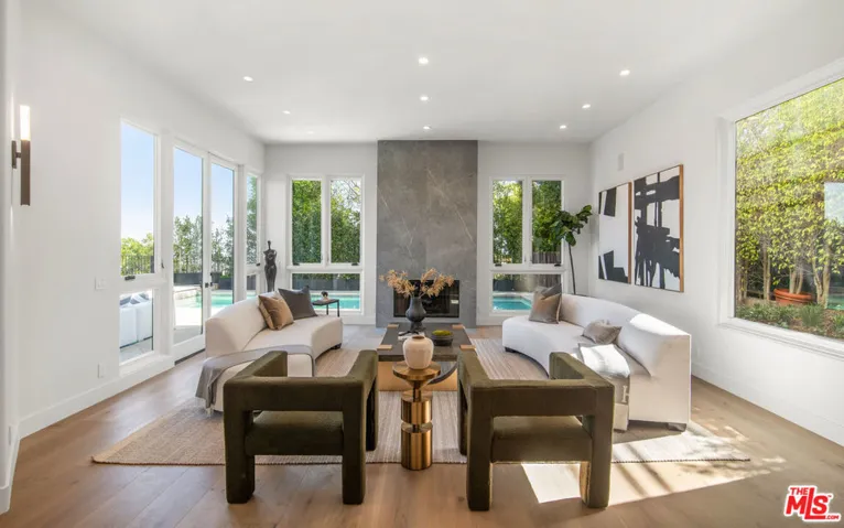 930 N Tigertail Road, Los Angeles, California 90049