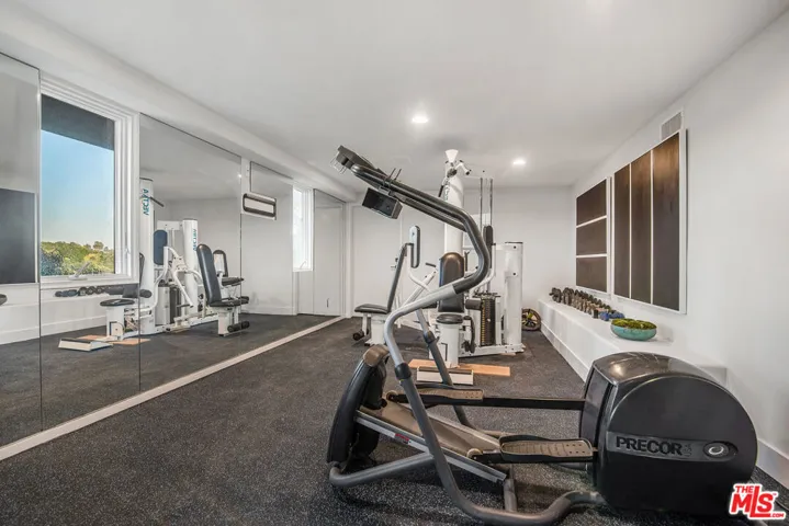 930 N Tigertail Road, Los Angeles, California 90049