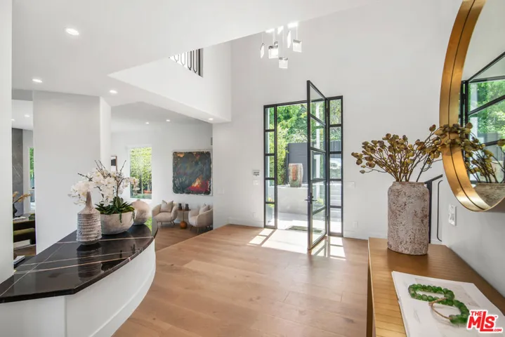 930 N Tigertail Road, Los Angeles, California 90049